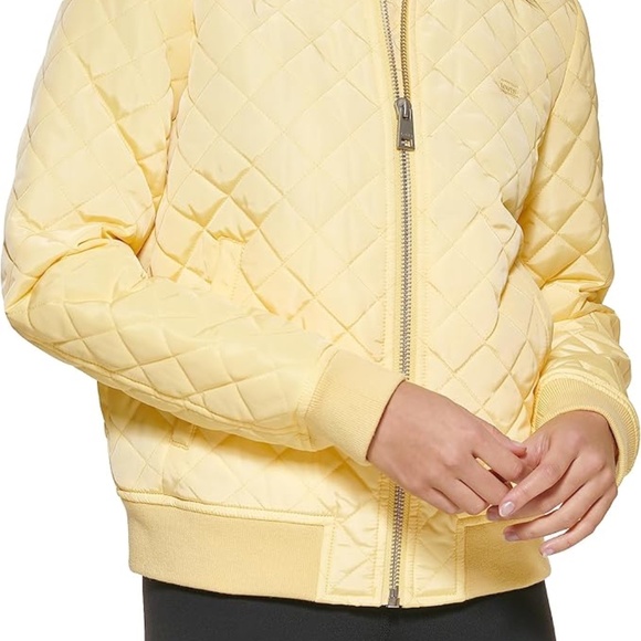 Brand New Levi's Women's Yellow Size Extra small Diamond Quilted Bomber Jacket - Picture 4 of 10